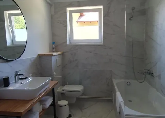 The Pines Serviced アパート